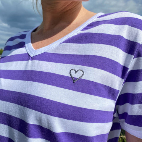 Herzlein T-Shirt für Damen aus Baumwolle mit Streifen und Herzchen in Lila - Weiss