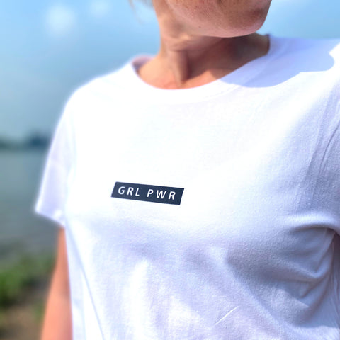 Herzlein® T-Shirt "Essentials" in weiss mit dem Aufdruck Print GRL PWR aus Baumwolle für Shirt Damen