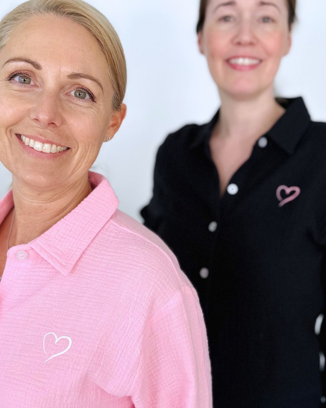Set von 2 Musselinblusen Rosa & Schwarz