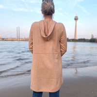 Herzlein® Cardigan Feinstrick Strickjacke Strickweste aus Viscose mit Kapuze und Stickereien Herzchen in Hellbraun Beige meliert