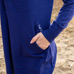 Herzlein® Cardigan Feinstrick Strickjacke Strickweste aus Viscose mit Kapuze und Stickereien Herzchen in Dunkelblau Blau Violett