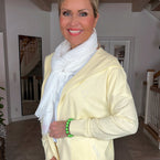 Herzlein® Cardigan Feinstrick Strickjacke Strickweste aus Viscose mit Kapuze und Stickereien Herzchen in Pastell gelb