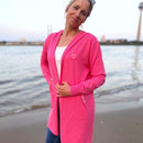 Herzlein® Cardigan Feinstrick Strickjacke Strickweste aus Viscose mit Kapuze und Stickereien Herzchen in Pink