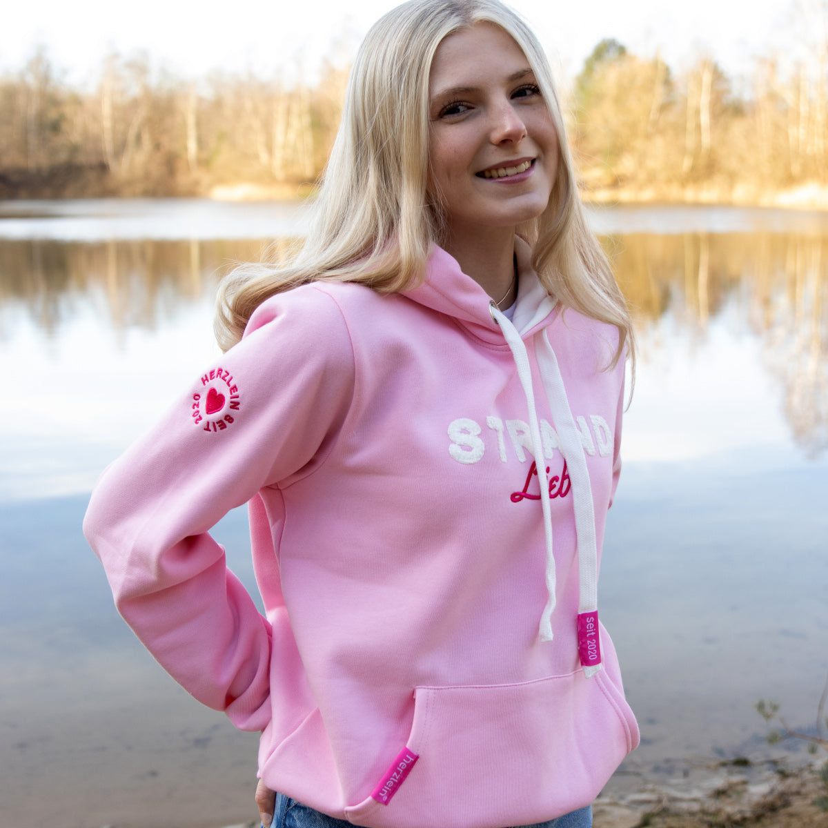 Herzlein® Hoodie für Damen Damenhoodie Kapuzenpullover aus Baumwolle in Rosa mit Stick "Strandliebe"