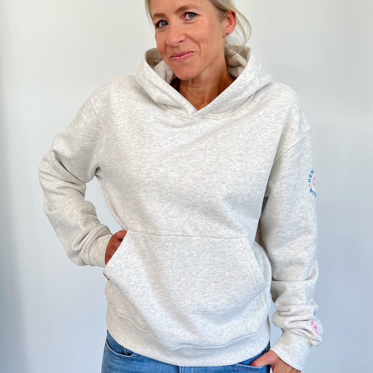 Herzlein Hoodie aus Baumwolle Kapuzenpullover mit Herz Damenhoodie Love your Life in hellgrau beige meliert