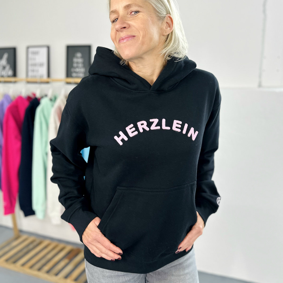 Herzlein® Hoodie in Schwarz