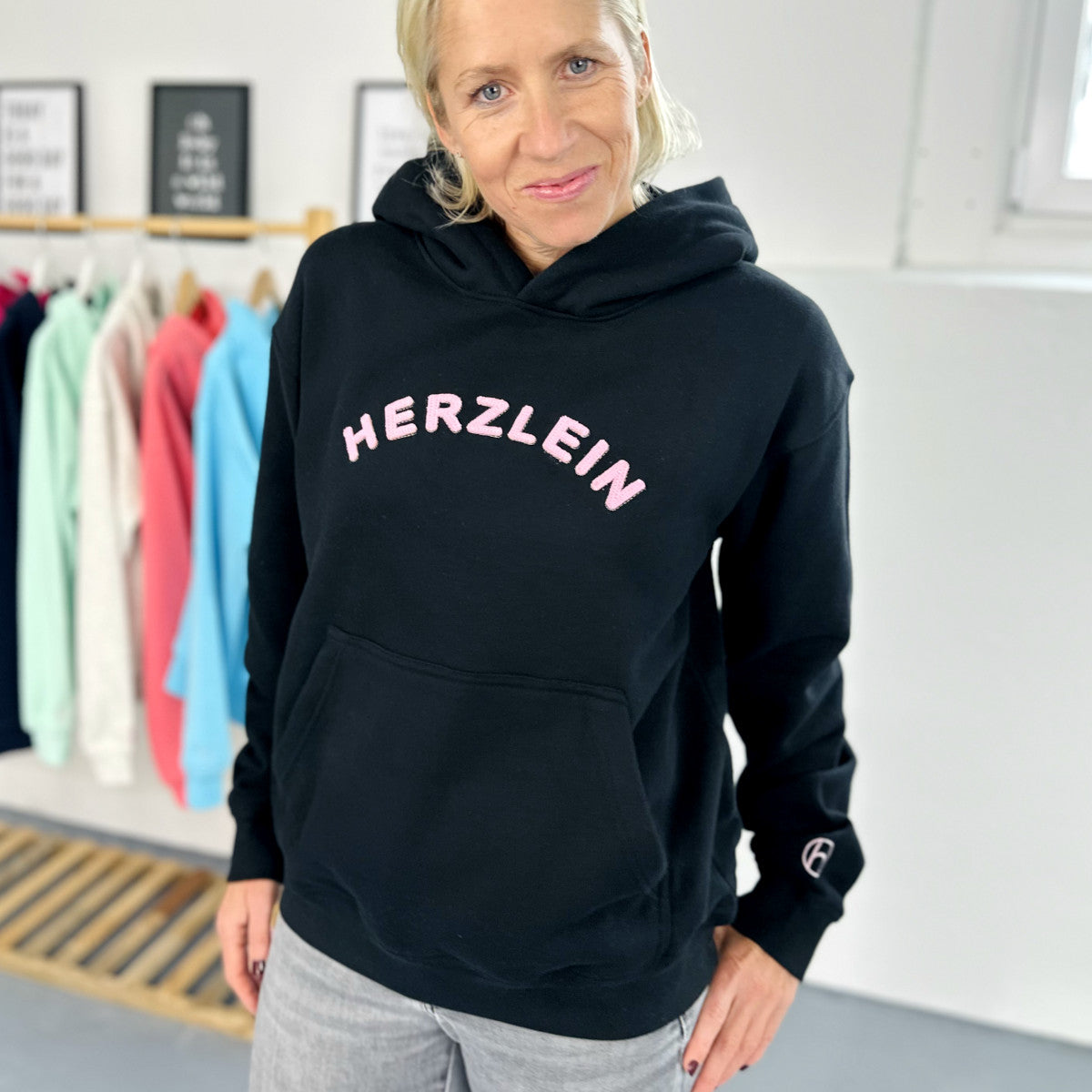 Herzlein® Hoodie in Schwarz