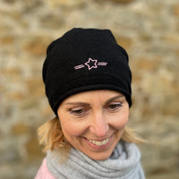 Herzlein® Beanie Mütze Strickmütze aus Kaschmir Cashmere und mit edlem Stern Stick für Damen Frauen Mädchen in Schwarz