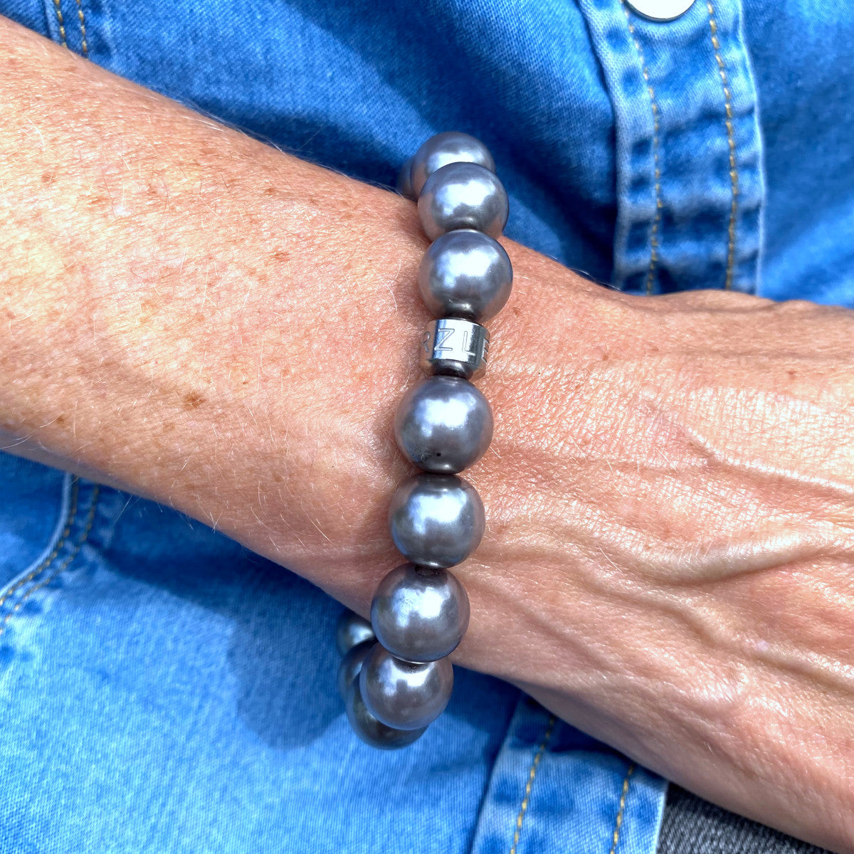 Herzlein® Perlenarmband "Fee" in Basalt