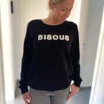 Herzlein® Sweater "BISOUS" aus Baumwolle Pullover für Damen Pulli mit Frottee Stick Bisous in Schwarz