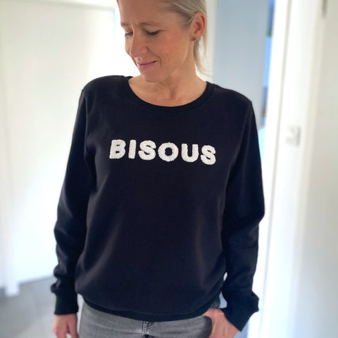 Herzlein® Sweater "BISOUS" aus Baumwolle Pullover für Damen Pulli mit Frottee Stick Bisous in Schwarz