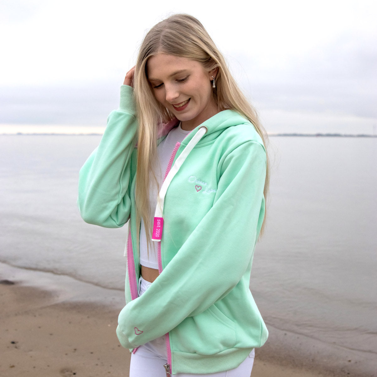 Herzlein Sweatjacke mit Kapuze und Reißverschluss aus Baumwolle Hoodie Kapuzenpullover für Damen Damenhoodie Ostsee Liebe in Mint Grün