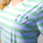 Herzlein T-Shirt aus Baumwolle für Damen mit Leuchtturm Meer Strand gestreift in hellgrün grün und weiss
