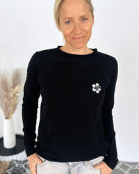 Herzlein_Longsleeve-Shirt_mit_Hibiskus_in_Schwarz