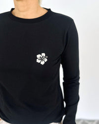 Herzlein_Longsleeve-Shirt_mit_Hibiskus_in_Schwarz