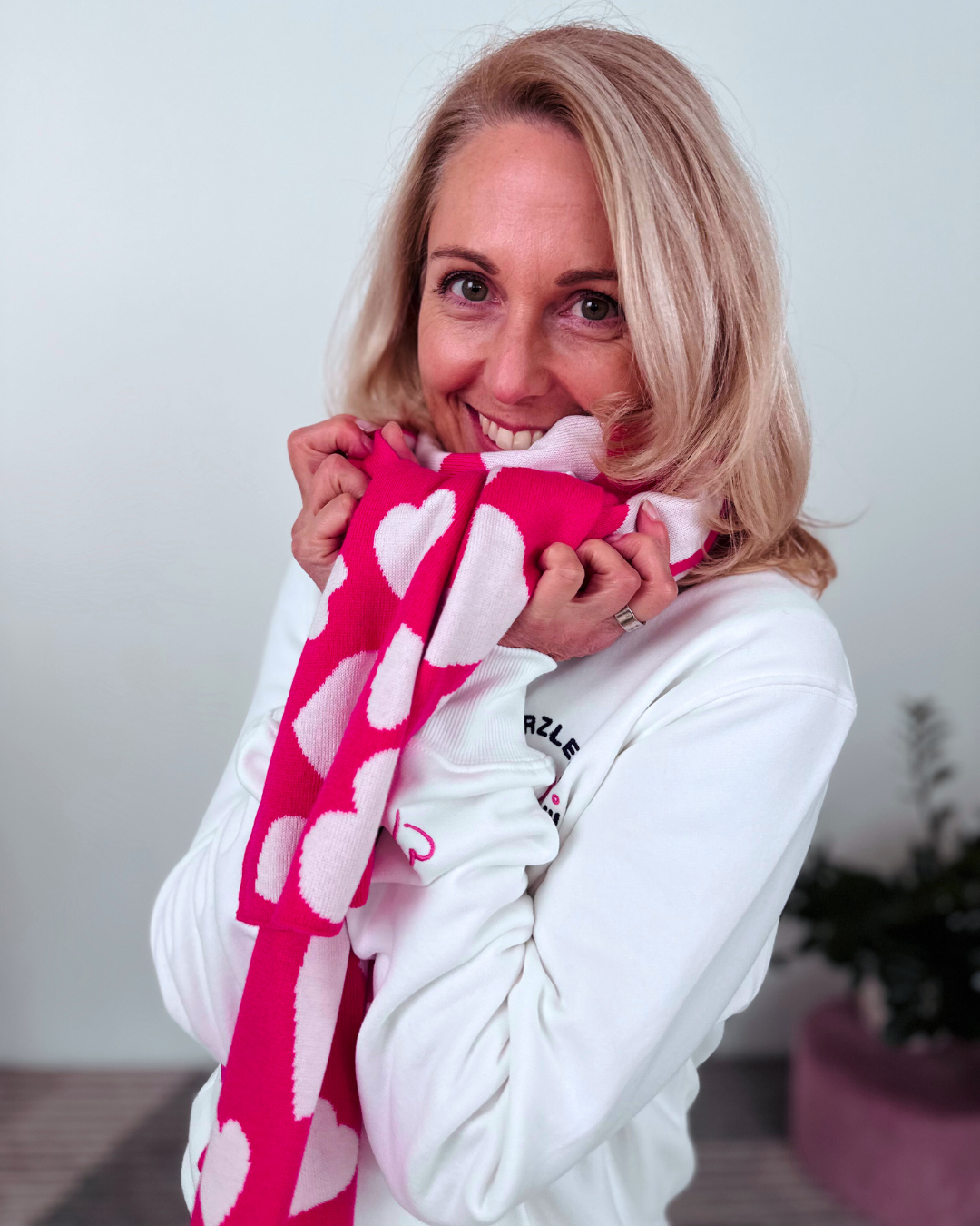 Herzlein® Merino Schal mit Herzchen in Pink & Weiß