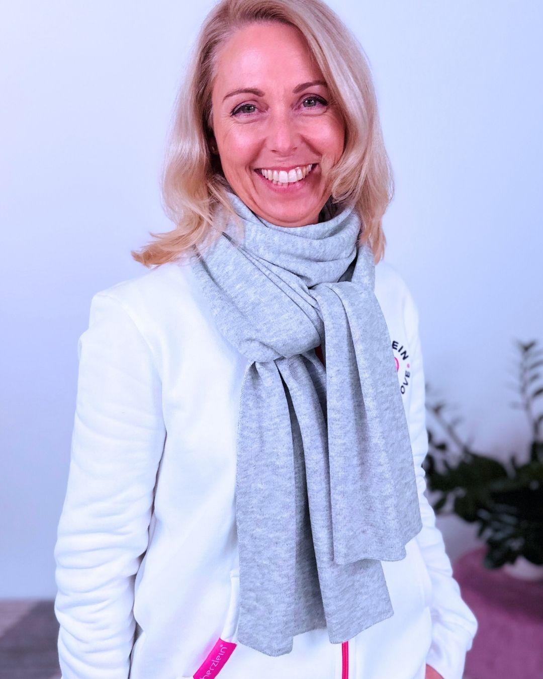 Herzlein_Merino_Schal_in_Grau