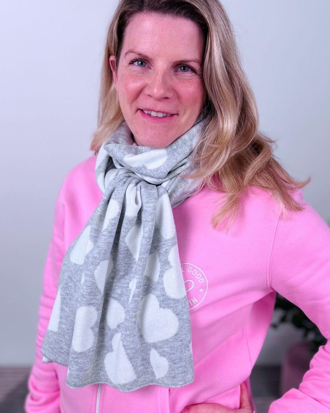 Herzlein® Merino Schal mit Herzchen in Grau & Weiß