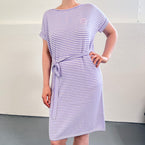 Herzlein gestreiftes Sommerkleid Strickkleid aus Baumwolle mit Streifen in Weiss und Lavendel