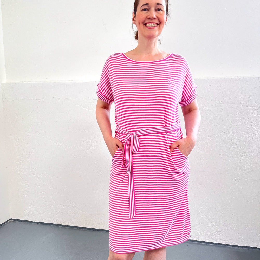 Herzlein gestreiftes Sommerkleid Strickkleid aus Baumwolle mit Streifen in Weiss und Pink