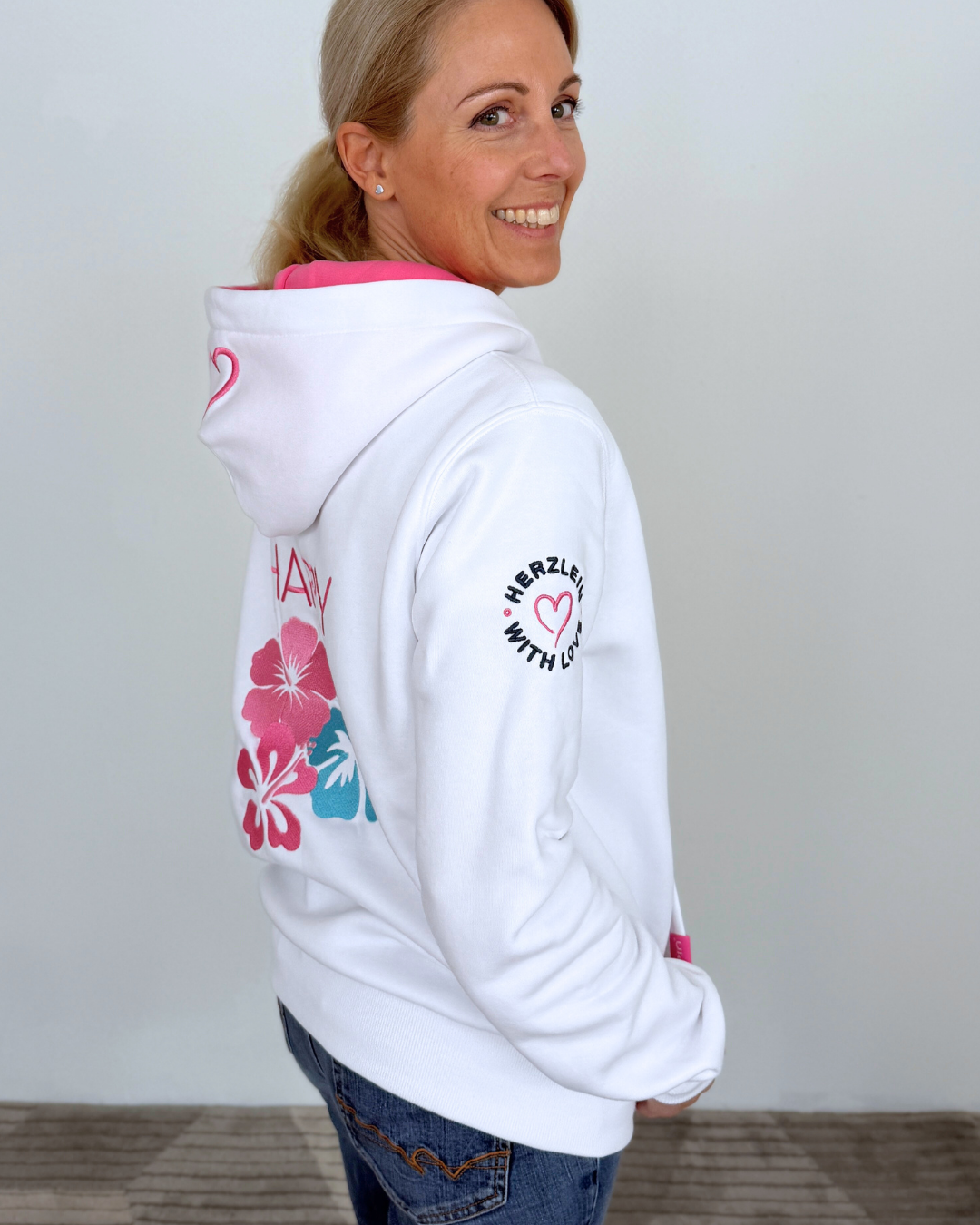Herzlein_Sweatjacke_Happy_Life_in_Weiss