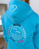 Herzlein_Sweatjacke_Strand_Meer_Sonne_in_Himmelblau
