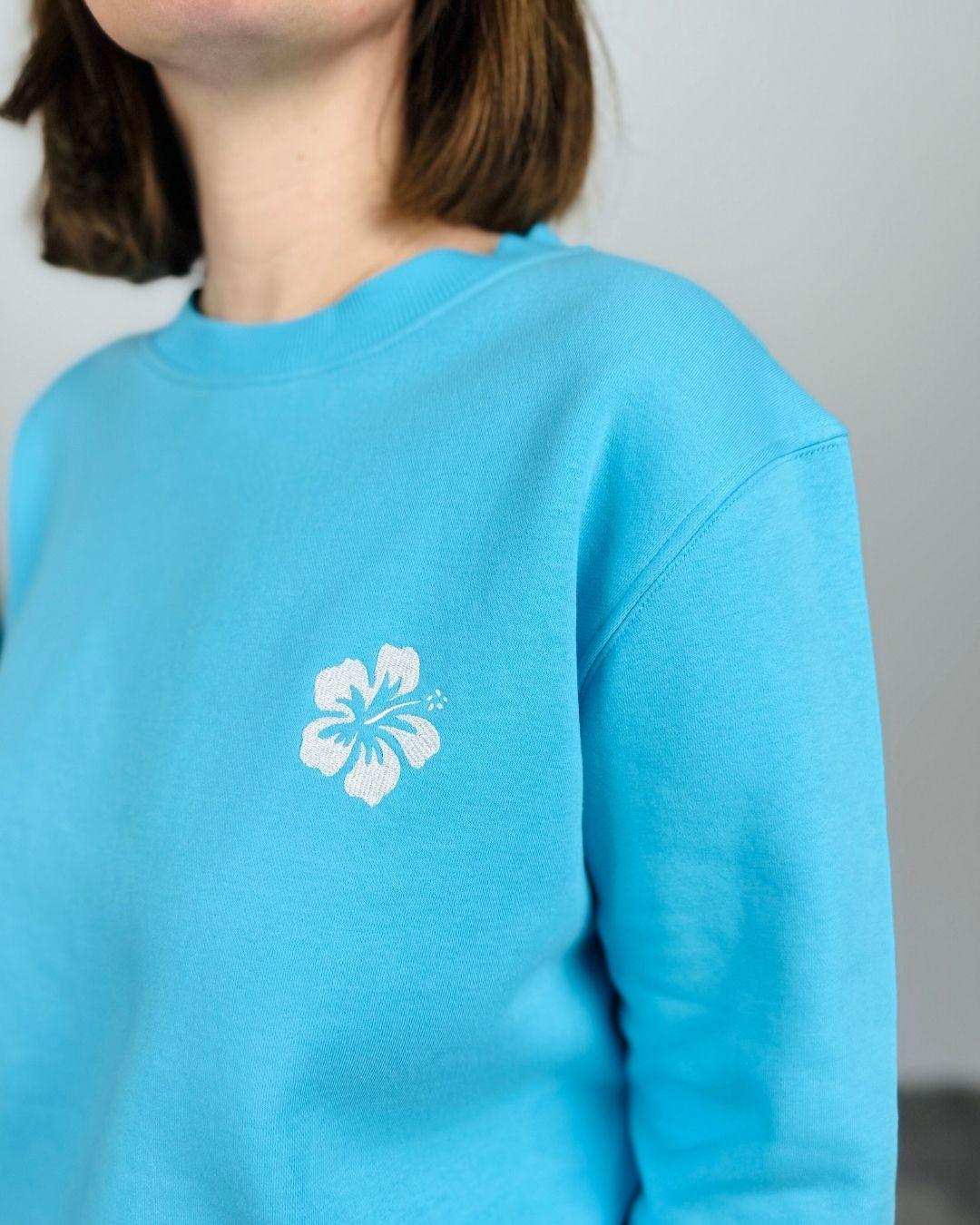 Herzlein_Sweatshirt_Hibiskus_in_Himmelblau