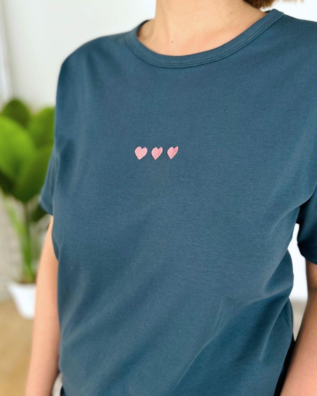 Herzlein_T-Shirt_3_Herzchen-Stick_in_Petrol