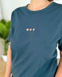 Herzlein_T-Shirt_3_Herzchen-Stick_in_Petrol