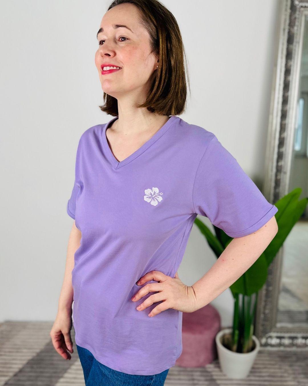 Herzlein_T-Shirt_Hibiskus_in_Lavendel