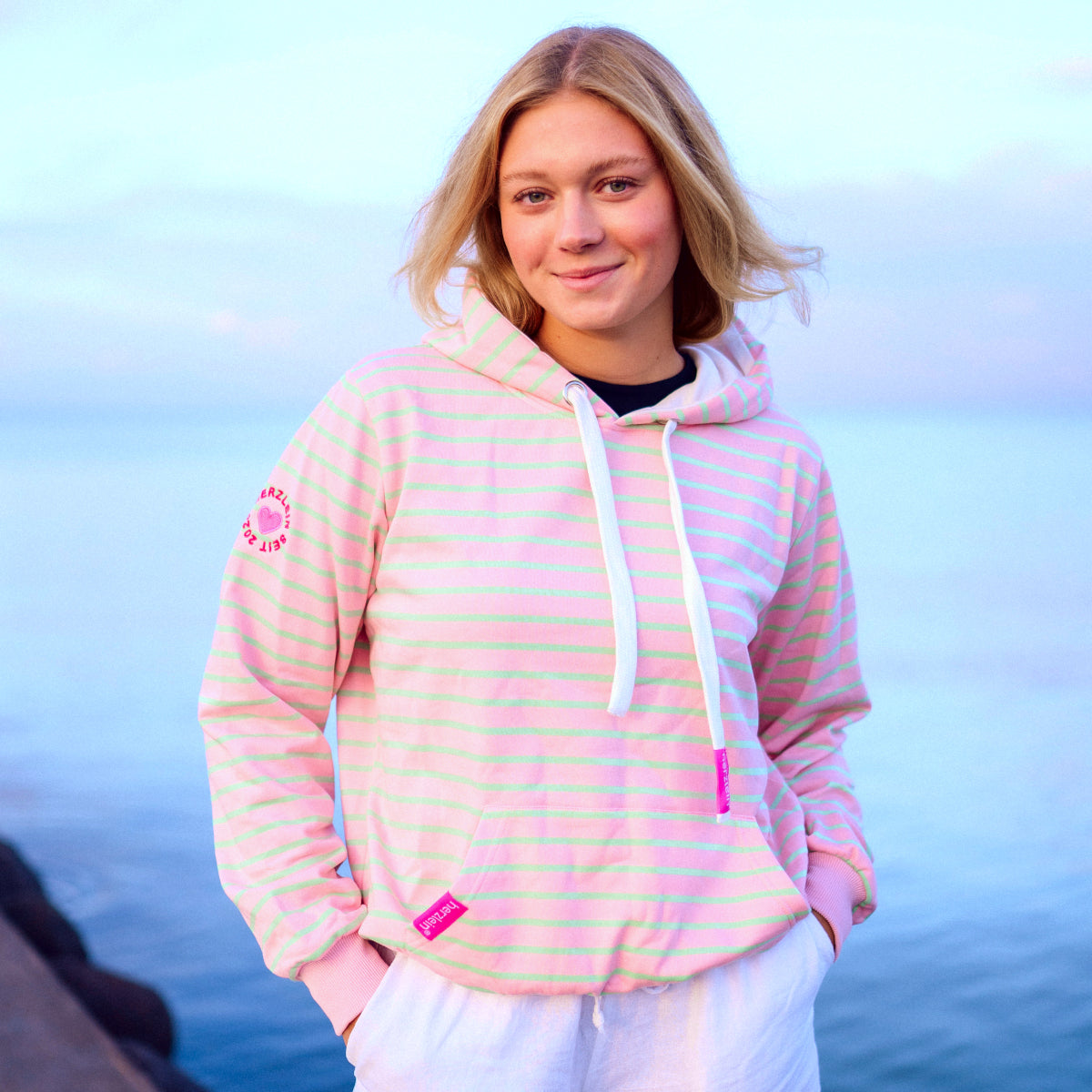 Herzlein® Hoodie mit Streifen Kapuzenpulli gestreifter Kapuzenpullover für Damen aus Baumwolle in den Farbe Rosa und Mint Grün