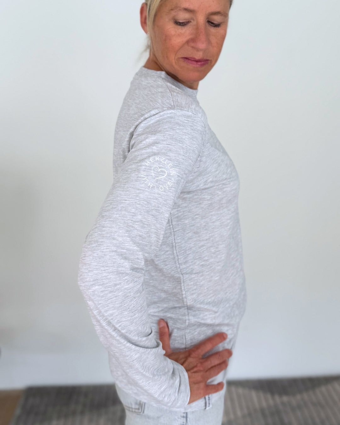 Herzlein® Longsleeve-Shirt mit Hibiskus in Grau meliert