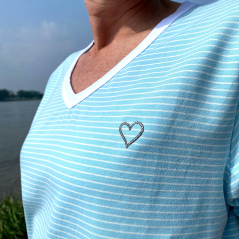 Herzlein® T-Shirt "Frida" Shirt für Damen aus Baumwolle Damenshirt mit Herzchen Stick gestreift in Weiss Creme Hellblau