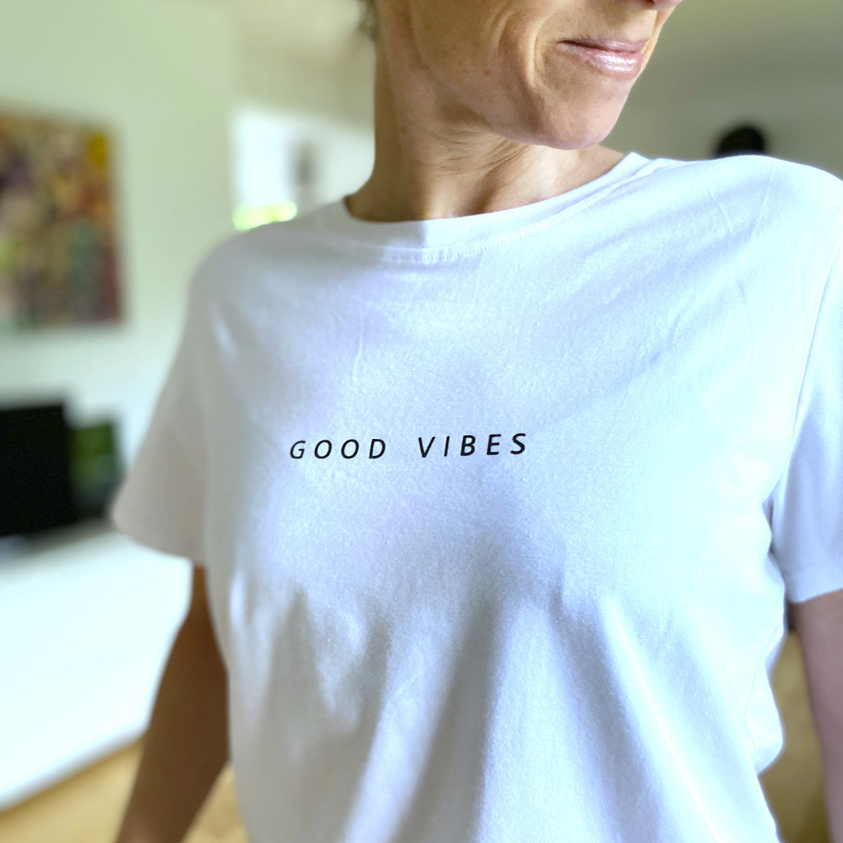 Herzlein® T-Shirt "Essentials" in weiss mit dem Aufdruck Print GOOD VIBES aus Baumwolle für Shirt Damen