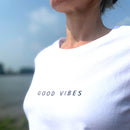 Herzlein® T-Shirt "Essentials" in weiss mit dem Aufdruck Print GOOD VIBES aus Baumwolle für Shirt Damen