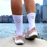 2 Paar Herzlein® weiße Socken mit süßem Herzchen Stick. Hochwertige Damensocken aus Baumwolle. Socken für Damen mit perfekter Passform