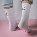 2 Paar Herzlein® weiße Socken mit süßem Smiley Stick. Hochwertige Damensocken aus Baumwolle. Socken für Damen mit perfekter Passform