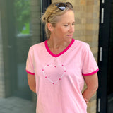 Herzlein® T-Shirt Damenshirt mit V-Ausschnitt aus Baumwolle mit Print "Amour" in Rosa