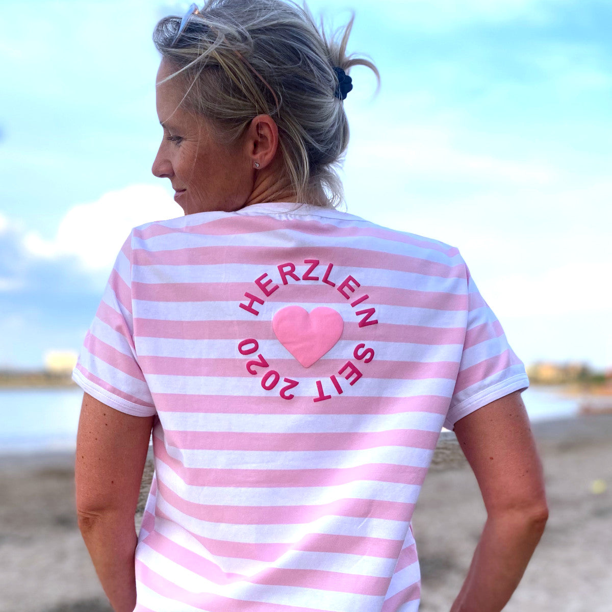 Herzlein T Shirt Mit Flausch Stick HAPPY Gestreift In Rosa Wei herzlein-t-shirt-mit-flausch-stick-happy-gestreift-in-rosa-wei