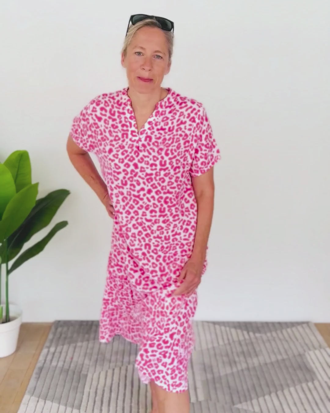 Herzlein® Musselin Midikleid in Leo Pink