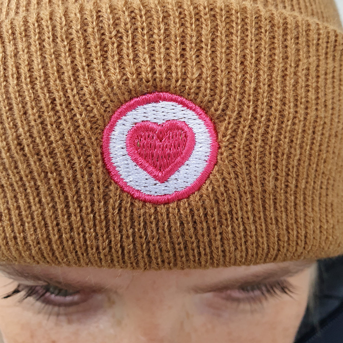 Herzlein® Beanie Mütze Strickmütze mit Umschlag und edlem Herzchen Stick für Damen Frauen Mädchen