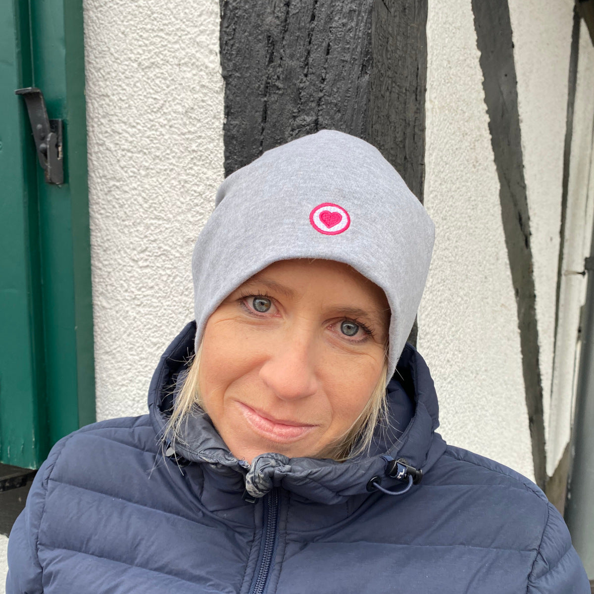 Herzlein® Beanie Mütze Jersey mit Umschlag und edlem Herzchen Stick für Damen Frauen Mädchen