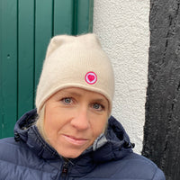 Herzlein® Beanie Mütze Strickmütze aus Kaschmir Cashmere mit Umschlag und edlem Herzchen Stick für Damen Frauen Mädchen