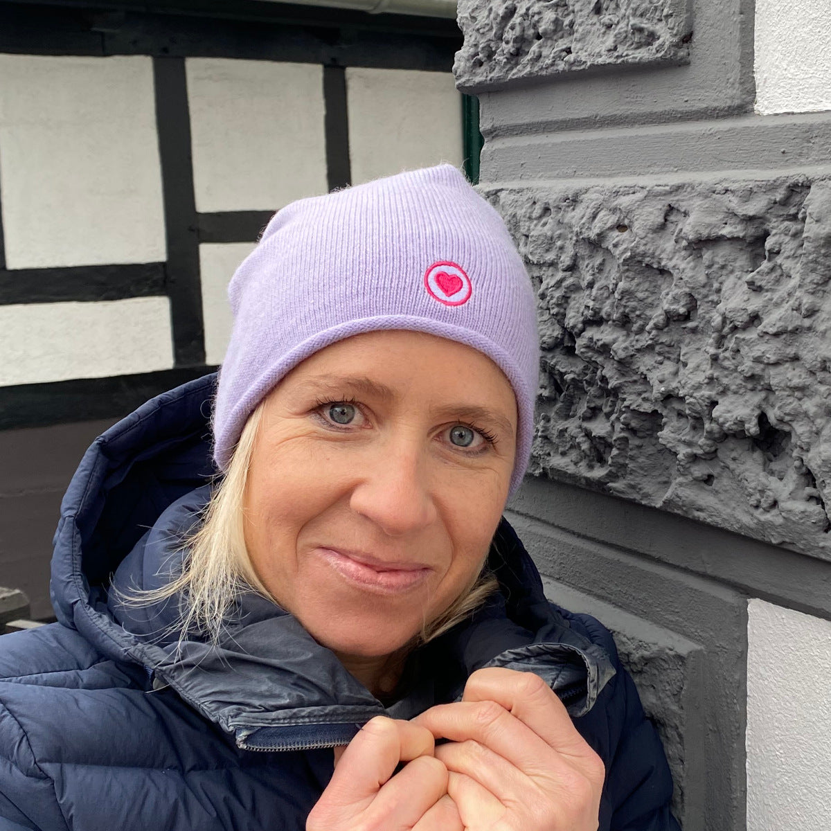 Herzlein® Beanie Mütze Strickmütze aus Kaschmir Cashmere mit Umschlag und edlem Herzchen Stick für Damen Frauen Mädchen