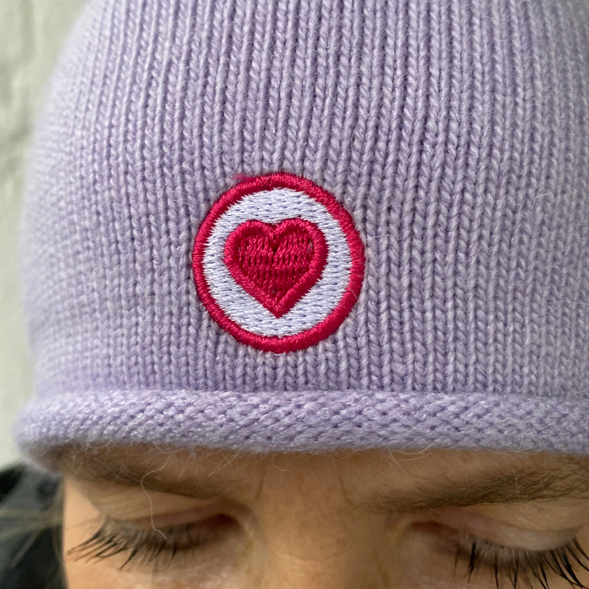 Herzlein® Beanie Mütze Strickmütze aus Kaschmir Cashmere mit Umschlag und edlem Herzchen Stick für Damen Frauen Mädchen