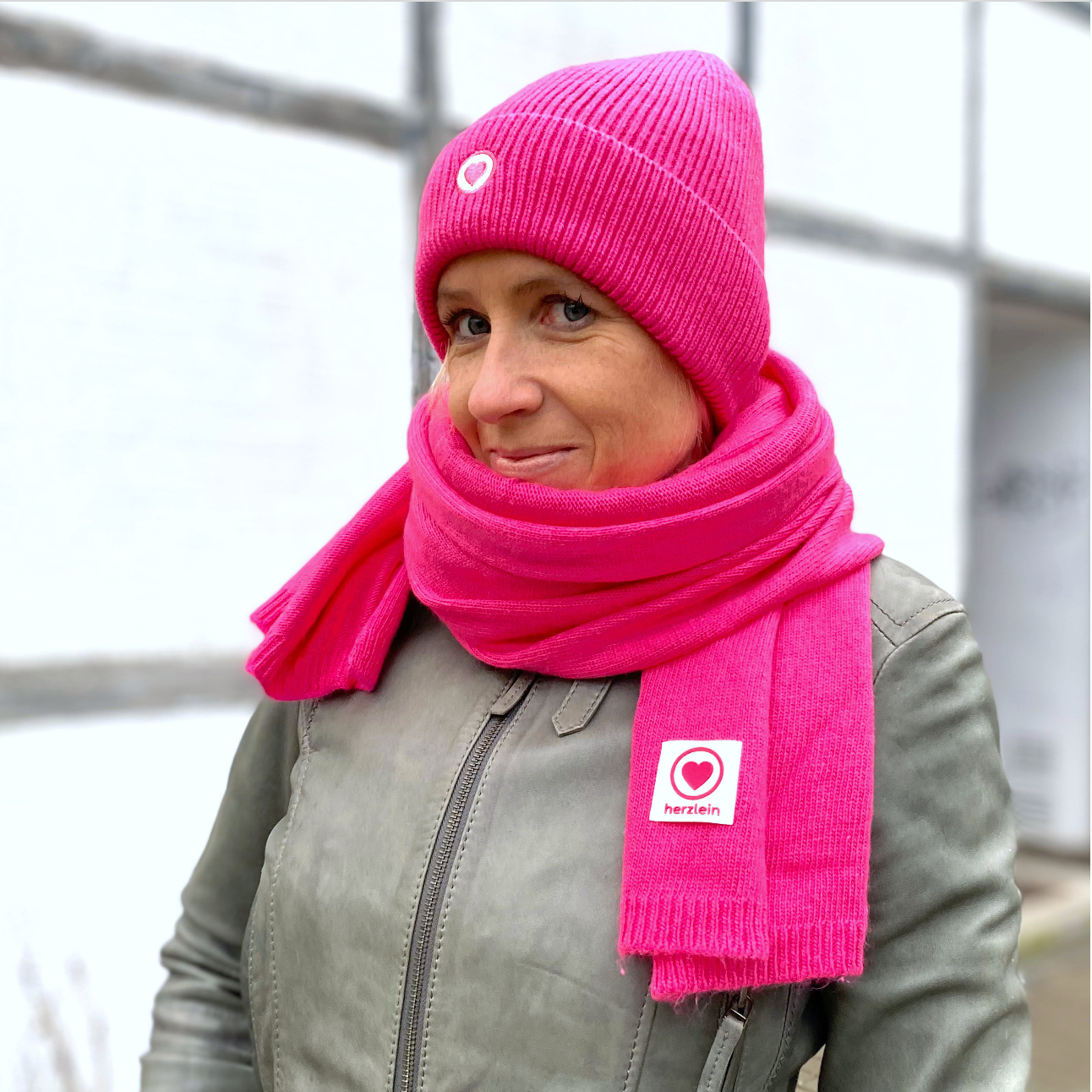 mütze schal handschuhe set damen rosa Herzlein® Set von Kaschmir Schal und Mütze für Damen in Pink – Herzlein Fashion