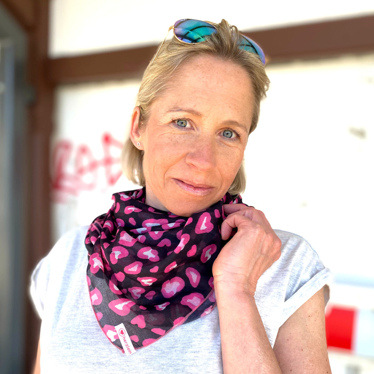 Herzlein® Tuch Leo Herz in Schwarz mit Leoprint online kaufen